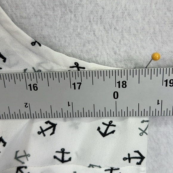 Daniel Rainn Women’s Blouse Sz XS White w/Navy & Gray Anchors 100% Polyester EUC - Picture 9 of 10